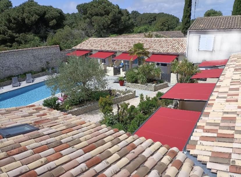 Villa Del Re 3 Face A La Piscine La Flotte Luaran gambar