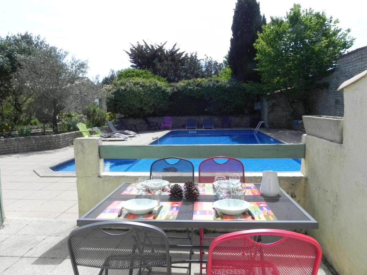 Villa Del Re 3 Face A La Piscine La Flotte Luaran gambar